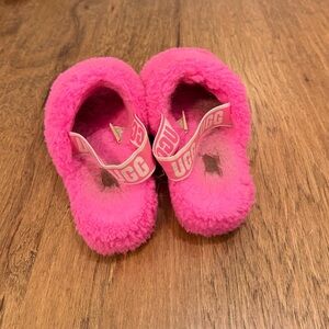 UGG women’s  Bright Pink Fluffy Slippers